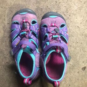 Little girls size 1 keen shoes
